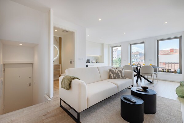 City Apartment, 2 Bedrooms, Non Smoking, Balcony | Living area