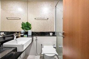 Dutxa, assecador de cabells, tovalloles i sabó 