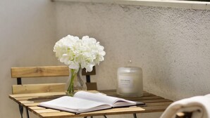 Căn hộ tiện nghi đơn giản | Hiên