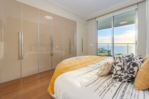 Apartamento Deluxe, balcón, vistas al mar | Tabla de planchar con plancha y wifi gratis
