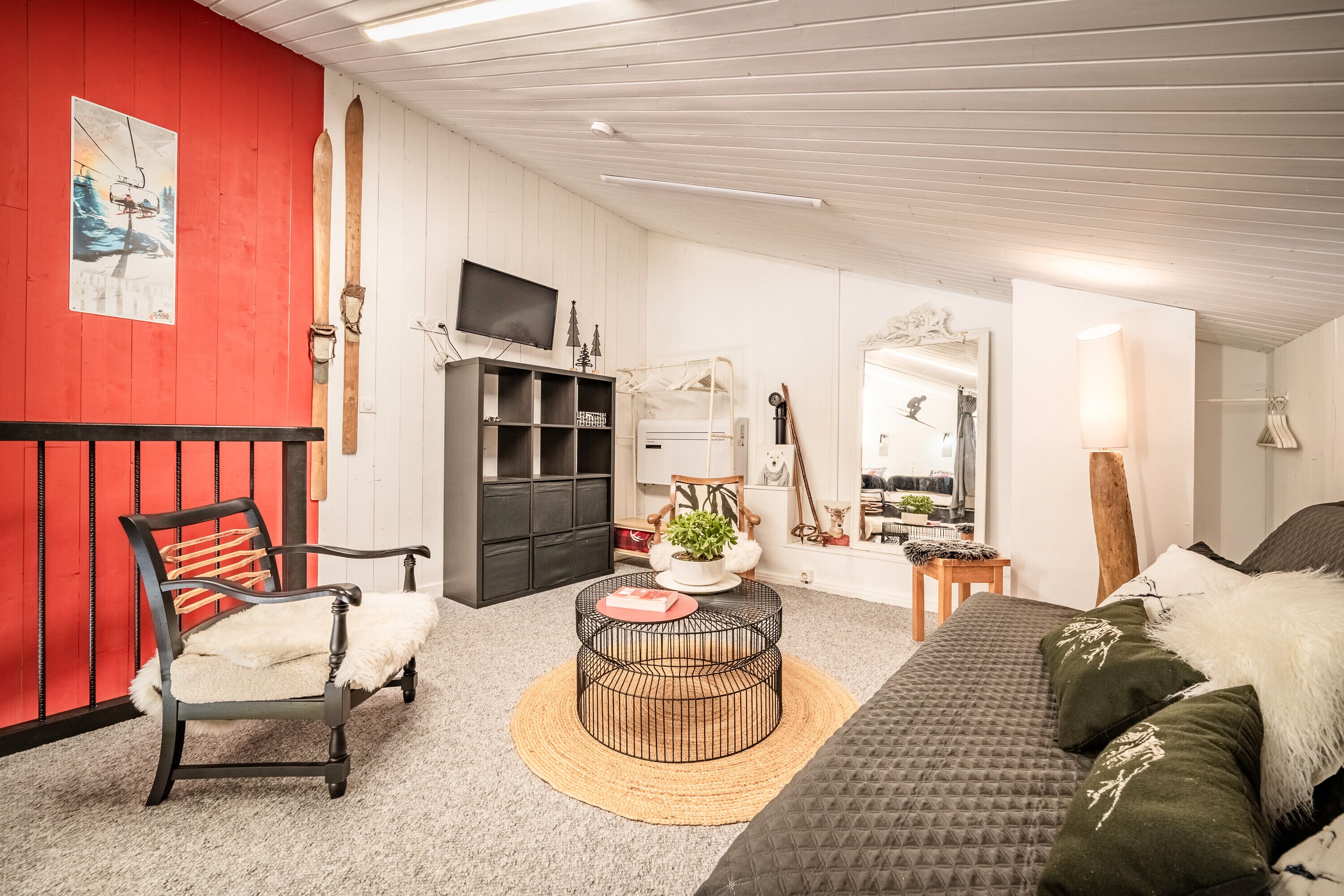 1 slaapkamer, een strijkplank/strijkijzer, wifi, beddengoed