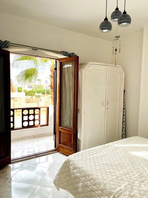 1 habitación, tabla de planchar con plancha, wifi gratis y ropa de cama 