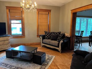 TV, fireplace