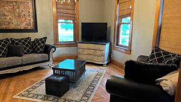 Télévision, cheminée