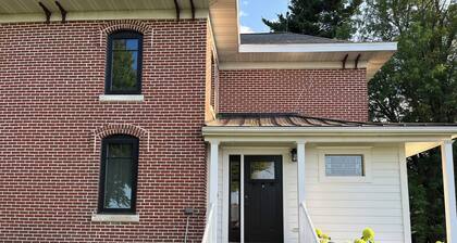 5-bedroom farmhouse on 10acres