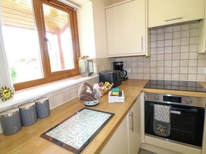Cookware/dishes/utensils
