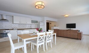 Apartment, Balcony, Sea View | Private kitchen