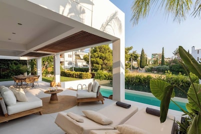 3BD 2 Floor Maisonette with Pool