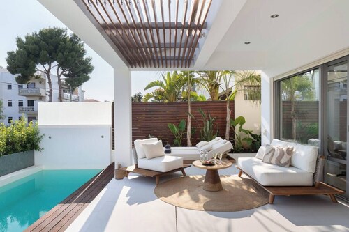 3BD 2 Floor Maisonette with Pool