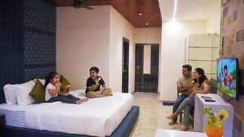 Superior Double Room, Balcony, Lake View | Iron/ironing board, free WiFi
