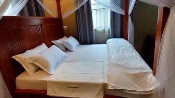 8 bedrooms, iron/ironing board, WiFi