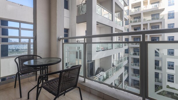 Apartment - Elite LUX Holiday Homes - Serene 1BR Apartment Near Metro Al Furjan Dubai (Dubai)