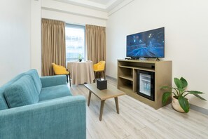 1-Bedroom Condotel in Mactan with Beach & Pool Access - Near Airport | Quang cảnh từ phòng