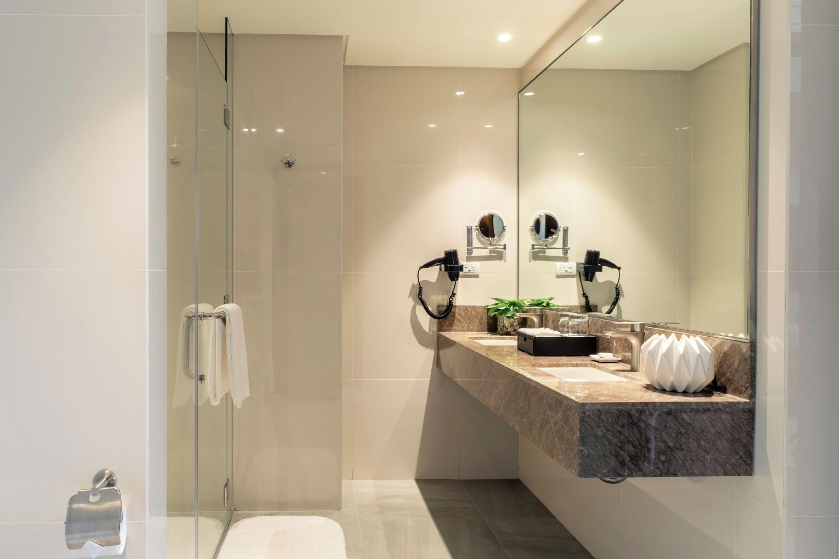 1BR Modern Unit Near Manila Bay | Bathroom