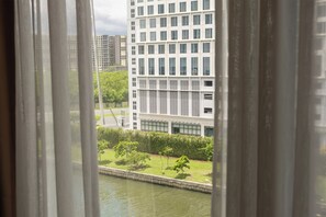 Garden - MCollection - Modern City Stay Near Manila Bay’s Attractions (Parañaque)