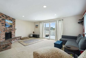 Smart-tv, eldstad, kontor och printers