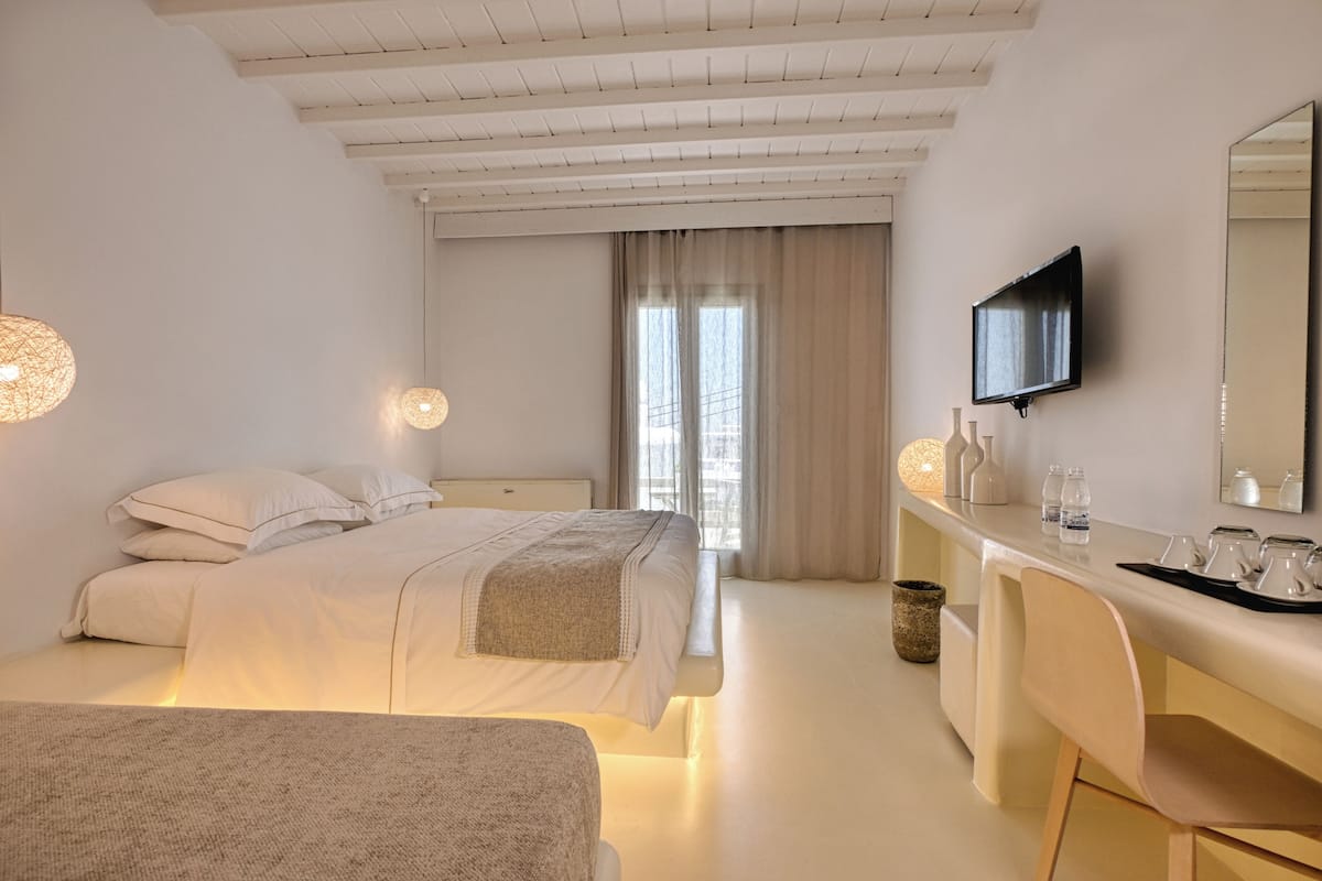 Superior kamer, balkon, uitzicht op kanaal | Gratis wifi, beddengoed