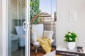 Interior - Eastlake Gem, Rooftop Sauna & Lake View, 3min SLU (Seattle)