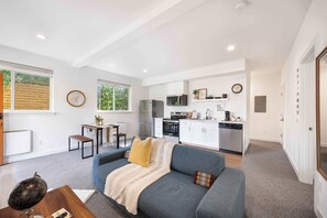 テレビ、書斎 / ワークスペース