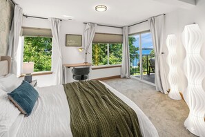 6 bedrooms, desk, iron/ironing board, WiFi