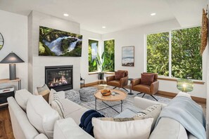 TV, fireplace, offices