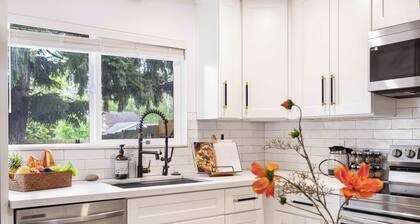 Brand New 1BR Designer's Oasis 1min to I-5, Costo