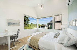 3 Schlafzimmer, Schreibtisch, Bügeleisen/Bügelbrett, WLAN