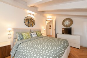 2 habitaciones, tabla de planchar con plancha y ropa de cama