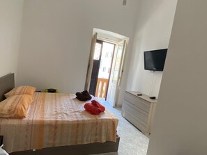 2 chambres, fer et planche Ă repasser, literie fournie