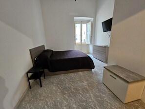 2 chambres, fer et planche à repasser, draps fournis