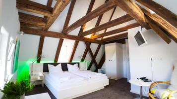 Deluxe Double Room | Desk, laptop workspace, free WiFi