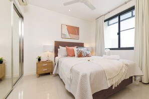 3 slaapkamers, een strijkplank/strijkijzer, internet, beddengoed