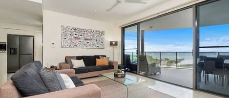 Télévision, livres, chaîne hi-fi