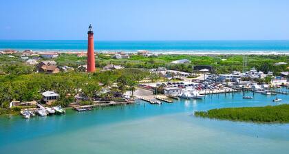 Serene Poolside Retreat - Pet-Friendly 2BR at Oceanwalk