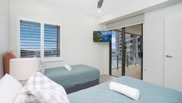 3 bedrooms, iron/ironing board, internet, bed sheets