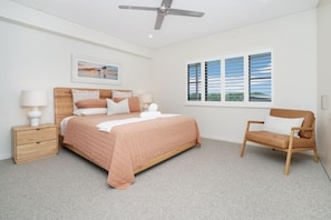 3 bedrooms, iron/ironing board, internet, bed sheets