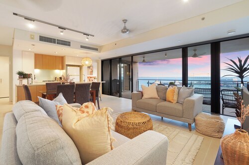Peaceful Waterfront Harbour Views: BBQ+Restaurants