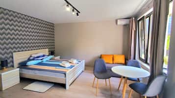2 bedrooms, iron/ironing board, WiFi
