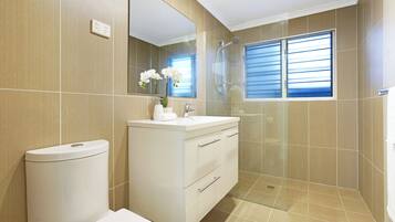 Shower, hair dryer, towels
