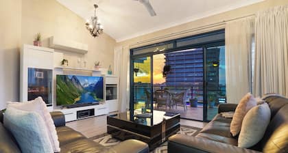 City Retreat Top floor, Harbour Views, Pool + Gym