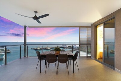 Captivating Waterfront Lagoon Views Sub-Penthouse