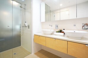 Shower, hair dryer, towels