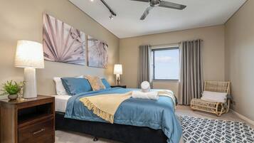 3 bedrooms, desk, iron/ironing board, Internet