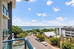 Property grounds - Ideal CBD Location, Harbour Views, Pool/Gym + BBQ (Darwin)