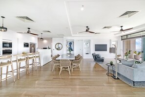 Dining - Ultimate Penthouse, Majestic Harbour Views + Pool (Darwin)