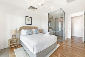3 Schlafzimmer, Schreibtisch, Bügeleisen/Bügelbrett, WLAN