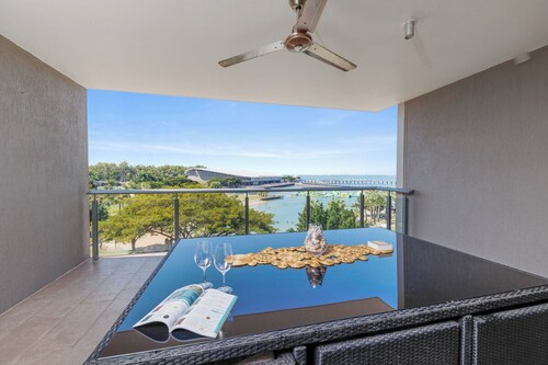 Delightful Waterfront Lagoon Views + Restaurants