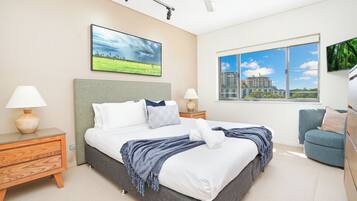 2 bedrooms, desk, iron/ironing board, Internet