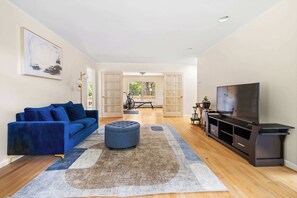 TV, fireplace, offices