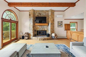 TV, fireplace, offices